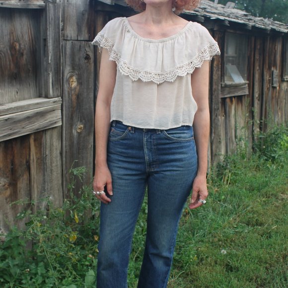 Doen Style Ruffle Blouse - Picture 4 of 4